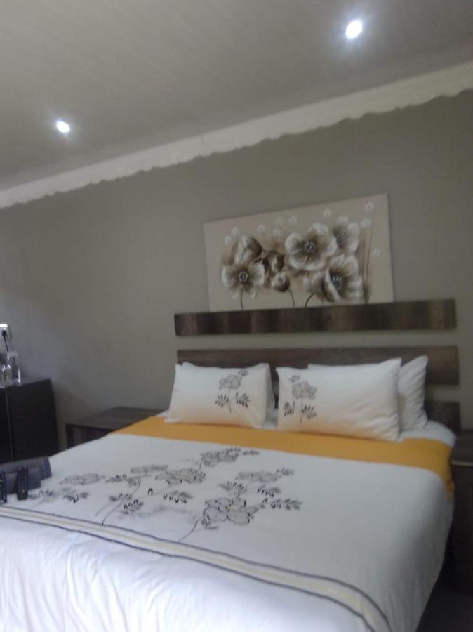 Myburgh Bed And Breakfast Klerksdorp Exterior photo